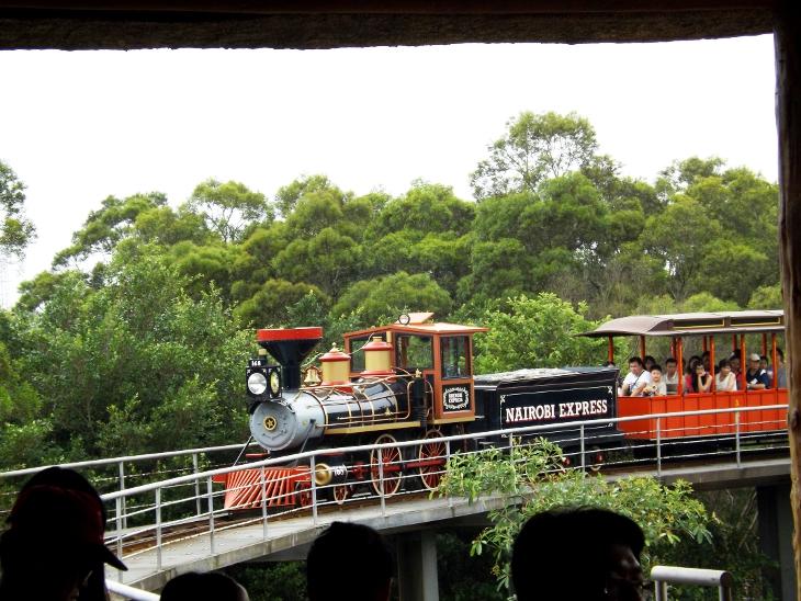 六福村野生動物園遊園列車